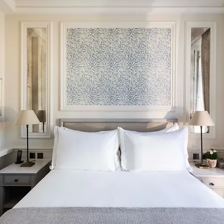 Hotel Du Quai Voltaire Parigi