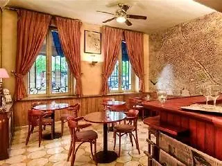 Hotel Du Quai Voltaire 4*