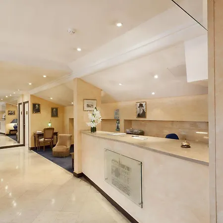 Hotel Du Quai Voltaire Parigi