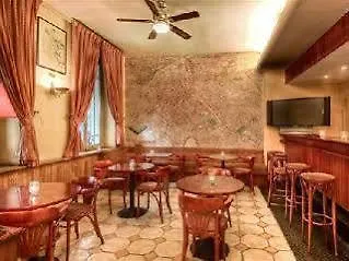 Du Quai Voltaire Hotel Parigi