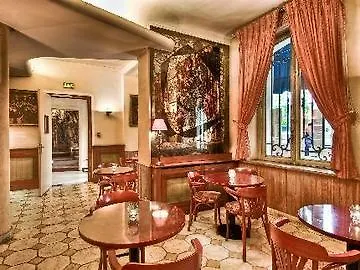 Hotel Du Quai Voltaire Parigi