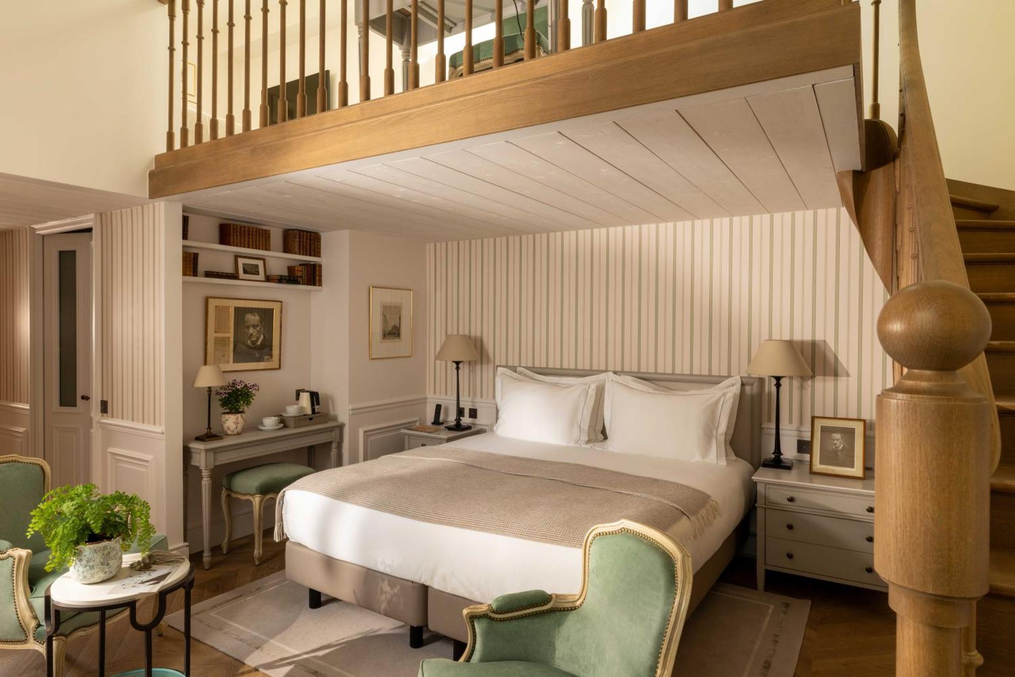 Du Quai Voltaire Paris