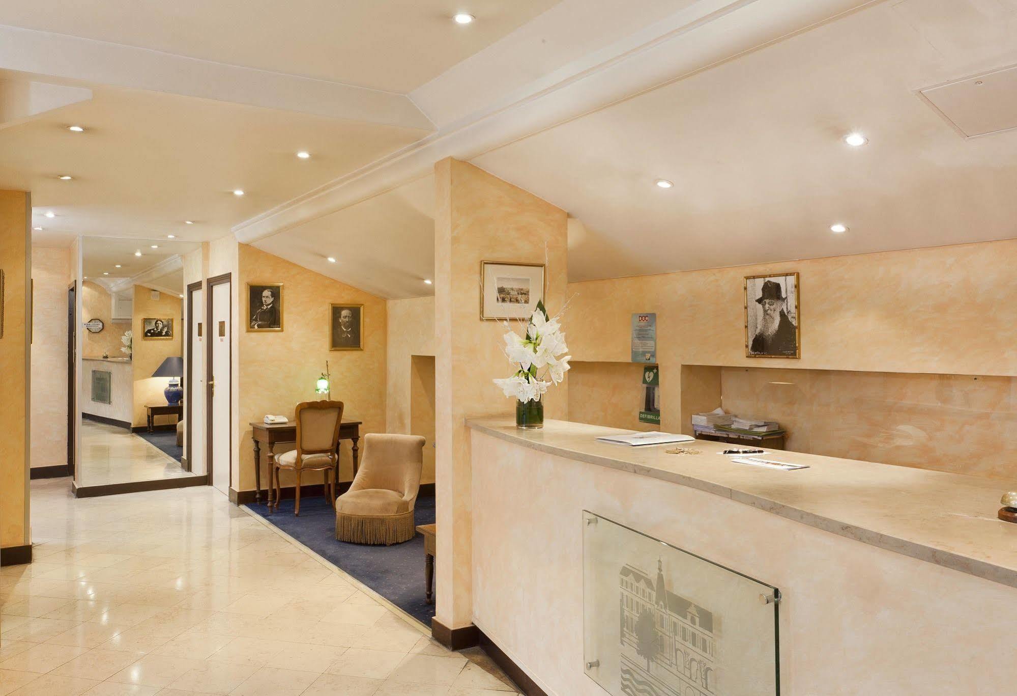 Du Quai Voltaire Hotel