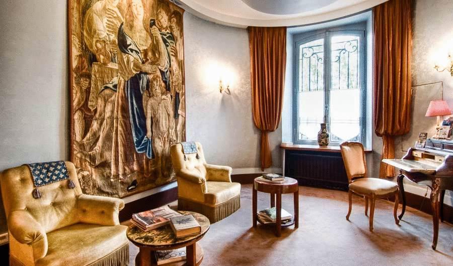 Hotel Du Quai Voltaire Paris