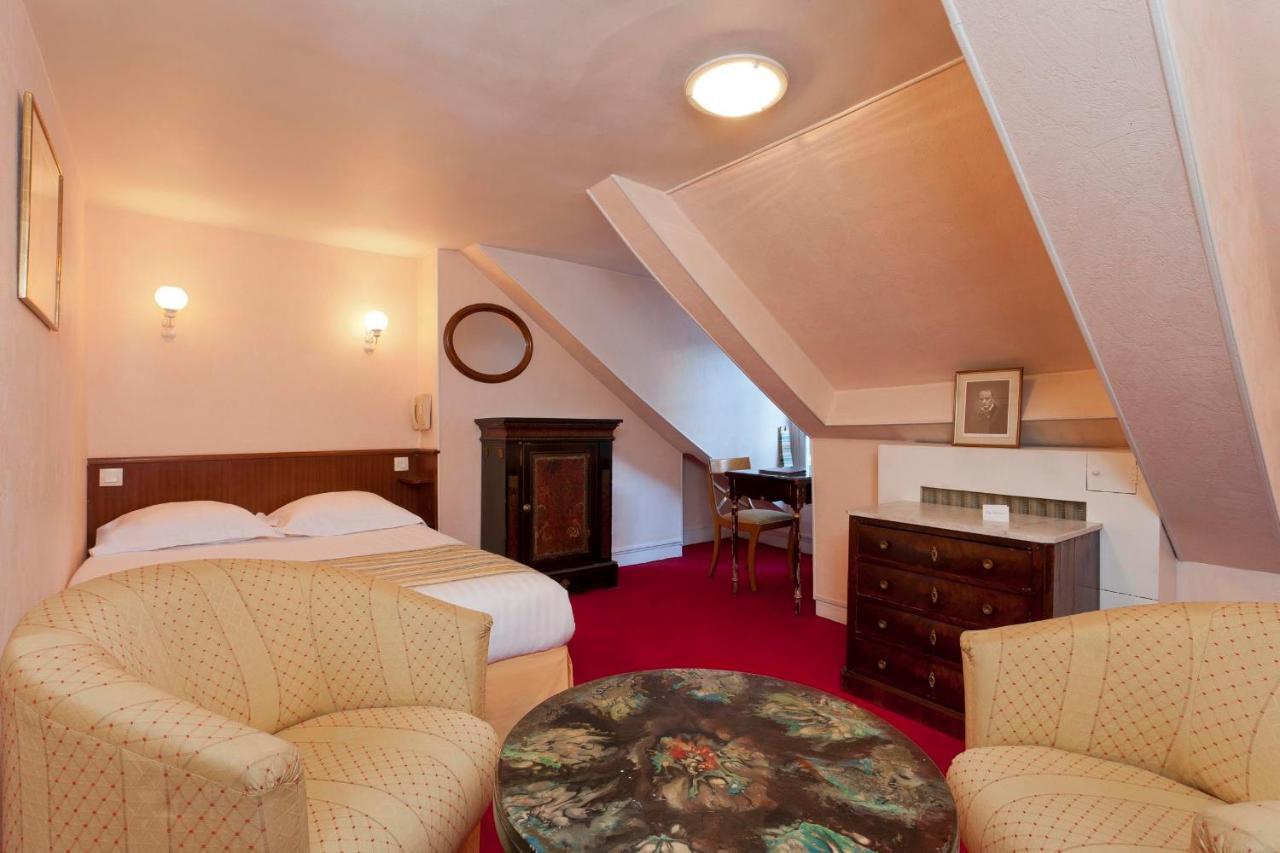 Hotel Du Quai Voltaire