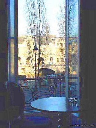 Du Quai Voltaire Paris