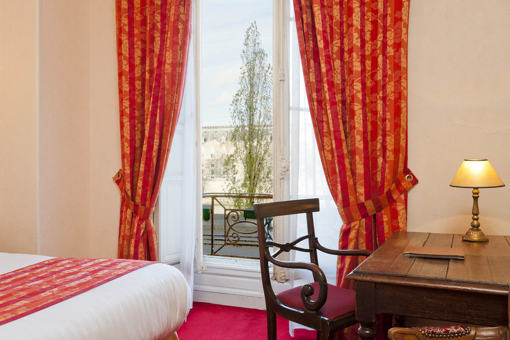 Du Quai Voltaire 4* Paris