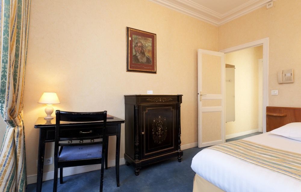 Du Quai Voltaire 4* Paris