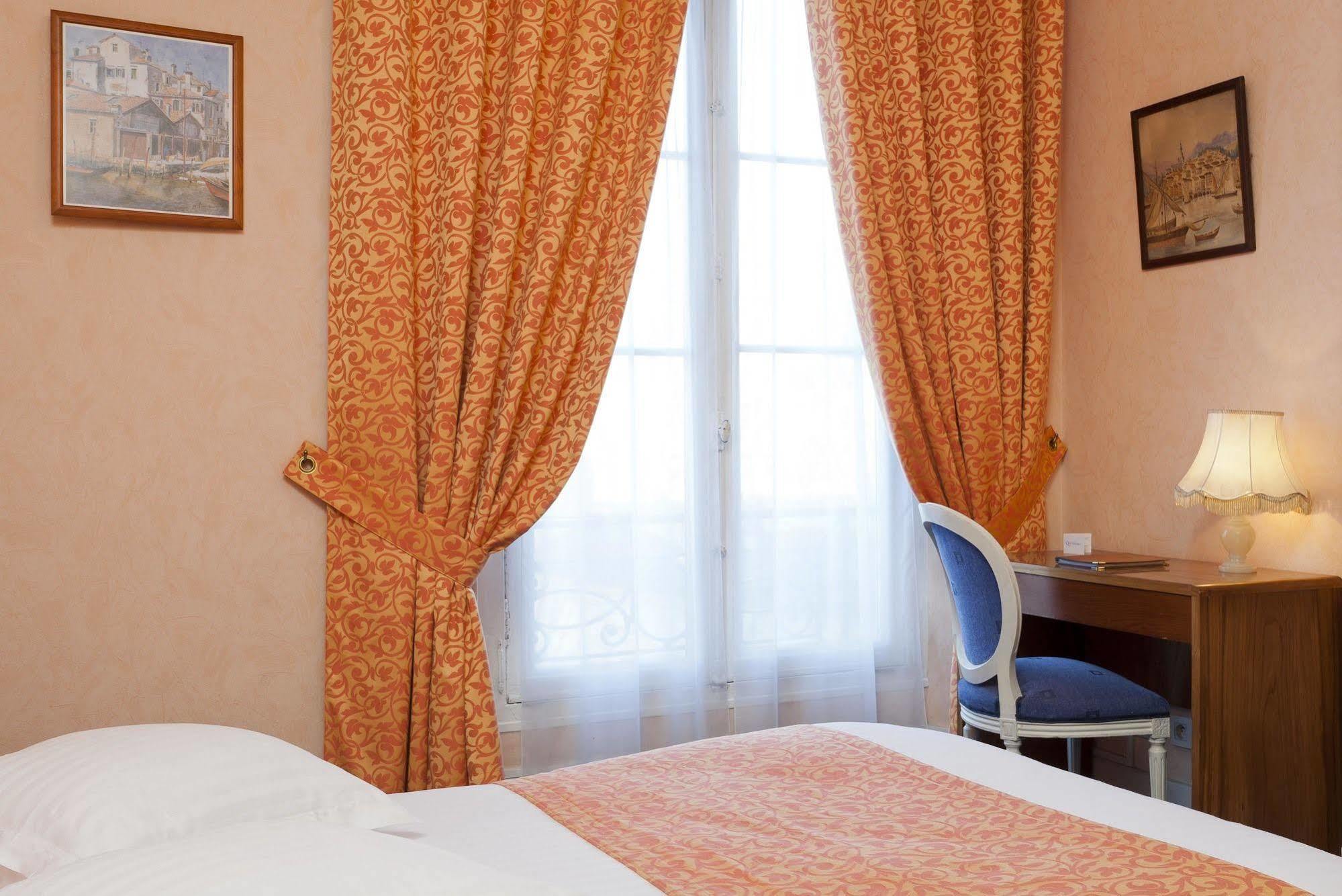 Hotel Du Quai Voltaire 4*