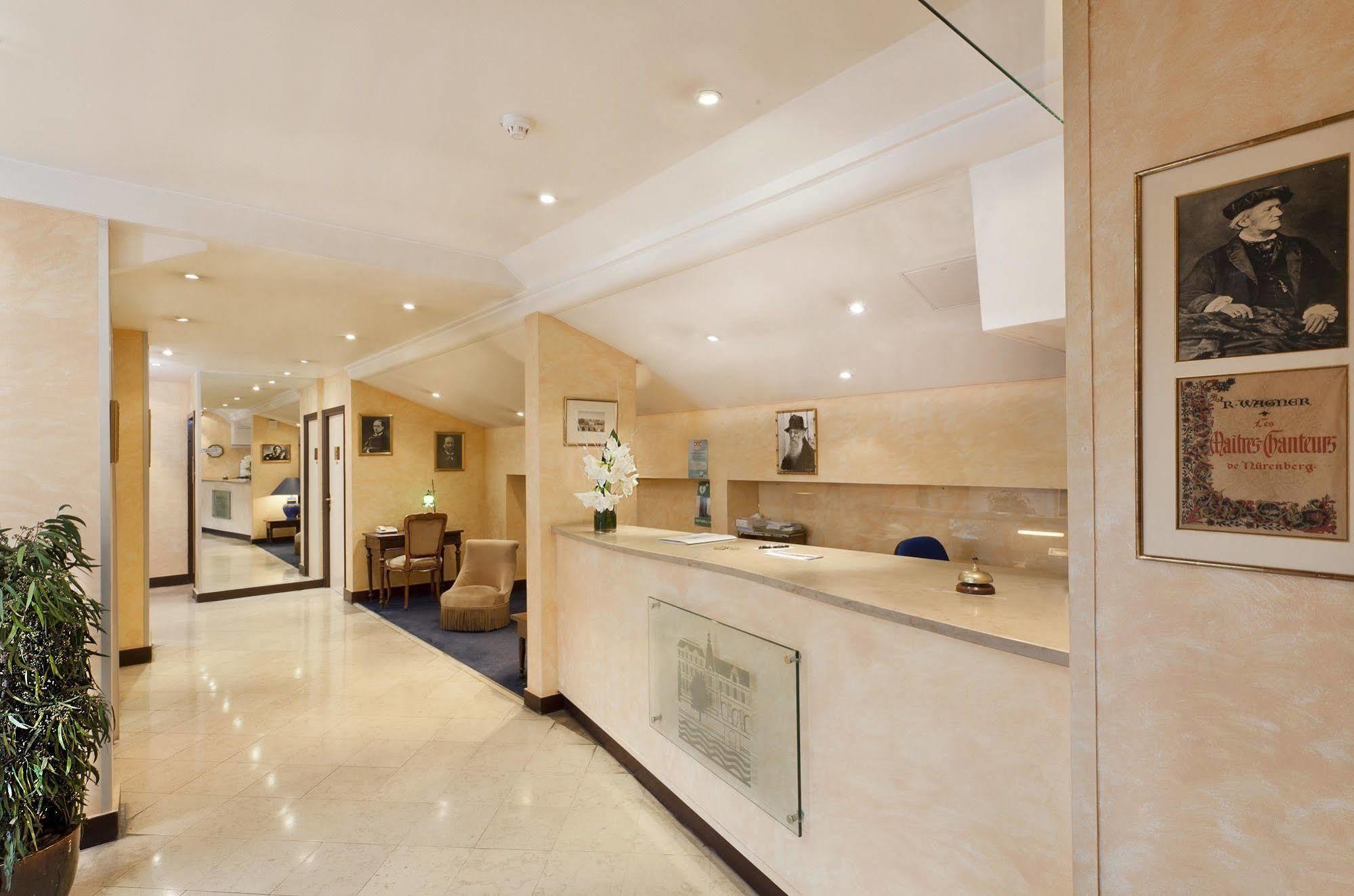 Hotel Du Quai Voltaire Paris